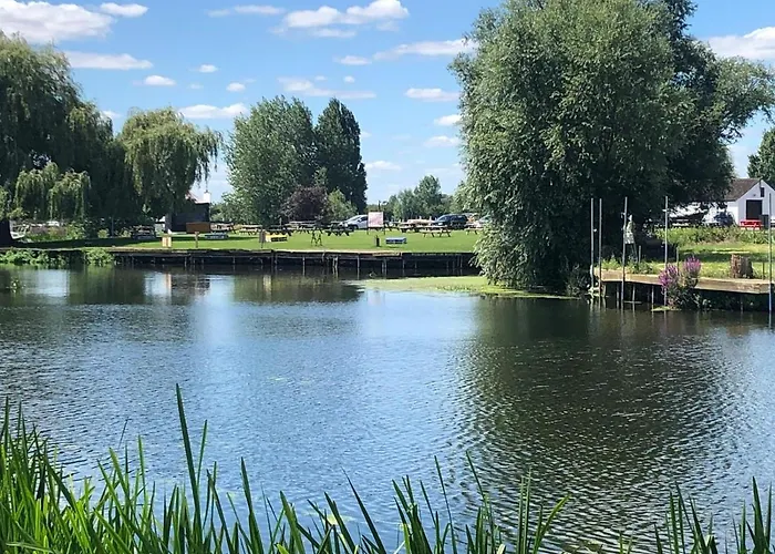 Pike And Eel Hotel And Marina