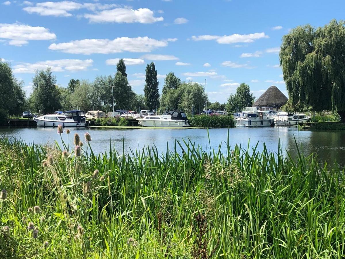 Hotel Pike And Eel And Marina Needingworth
