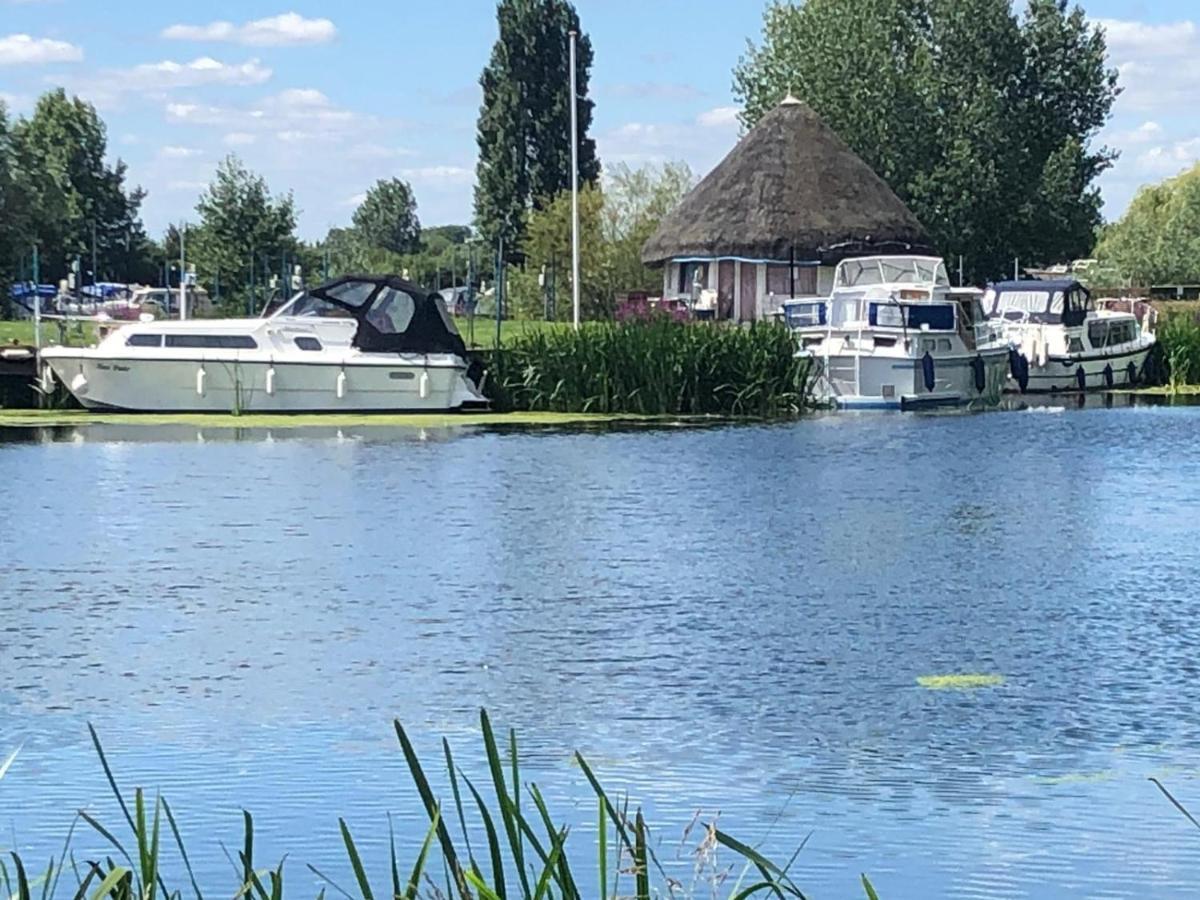 Pike And Eel And Marina 3*
